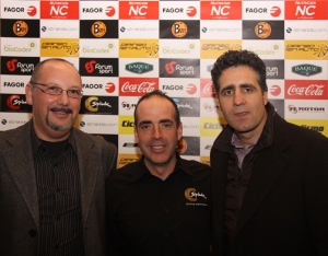 Antonio J. González, director general de NC (izquierda) y Dani Clavero junto a Miguel Induráin. 